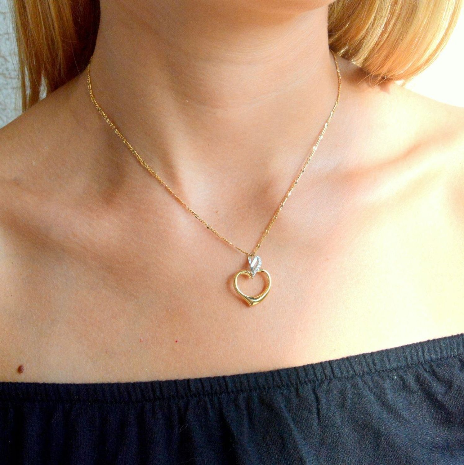 Złota zawieszka 375 serduszko z dodatkiem białego złota ZA 1527 375. Złota zawieszka damska. Złota zawieszka serce próby 375. Złota zawieszka damska. Wisiorek serce. Złota zawieszka na prezent..jpg